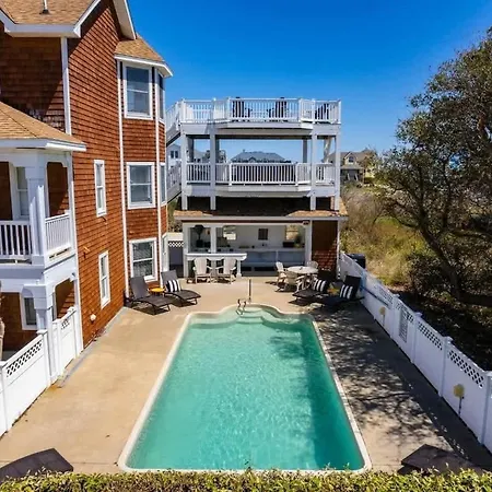 Sleeps 19 Ocean Views & 4-Min Walk To The Beach